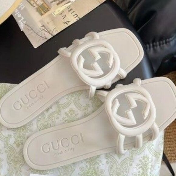 Gucci Women’s Interlocking G Slide Sandals - Picture 4 of 6
